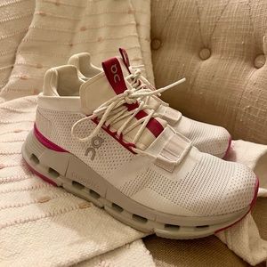 Women's 7.5 Pink and White On Clouds Barely Worn